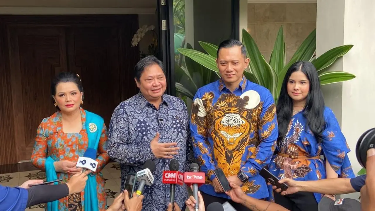 Ketua Umum Partai Demokrat Agus Harimurti Yudhoyono (AHY) berkunjung ke rumah dinas Ketua Umum Partai Golkar Airlangga Hartarto di Komplek Widya Chandra 3, Nomor 6, Jakarta Selatan, Sabtu (7/5/2022) (Istimewa)