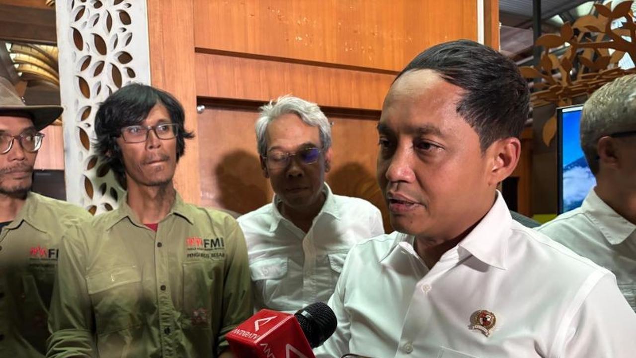 Terungkap Fakta Main Domino: Menhut Raja Juli Antoni Klarifikasi Foto Bersama Eks Tersangka Pembalakan Liar