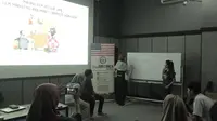 Suasana diskusi pada Film Marketing and Impact Campaign Workshop di Mini Theater Lab Ilmu Komunikasi UMM.
