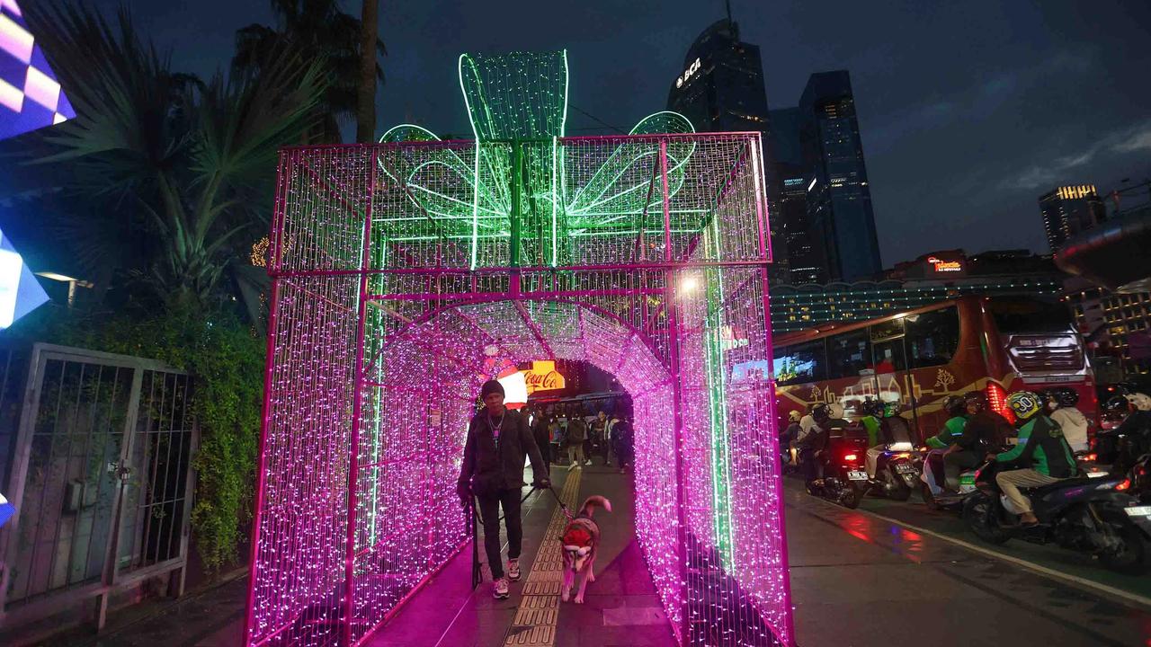FOTO: Pesona Jakarta Light Festival Hiasi Libur Akhir Tahun
