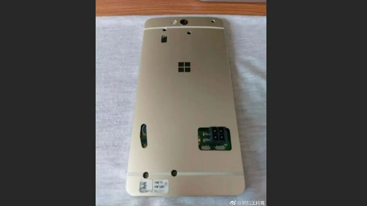 Prototype Lumia 960, yang peluncurannya dibatalkan oleh Microsoft