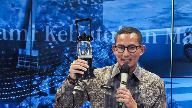 Menparekraf Sandiaga Uno mengumumkan pemenang Festival Film Bulanan 2022
