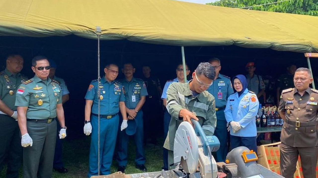 "Barang bukti yang dimusnahkan kali ini perkaranya selesai ditangani dan sudah memperoleh kekuatan hukum tetap," jelas Orjen TNI Laksda TNI Dr. Nazali Lempo.<br>