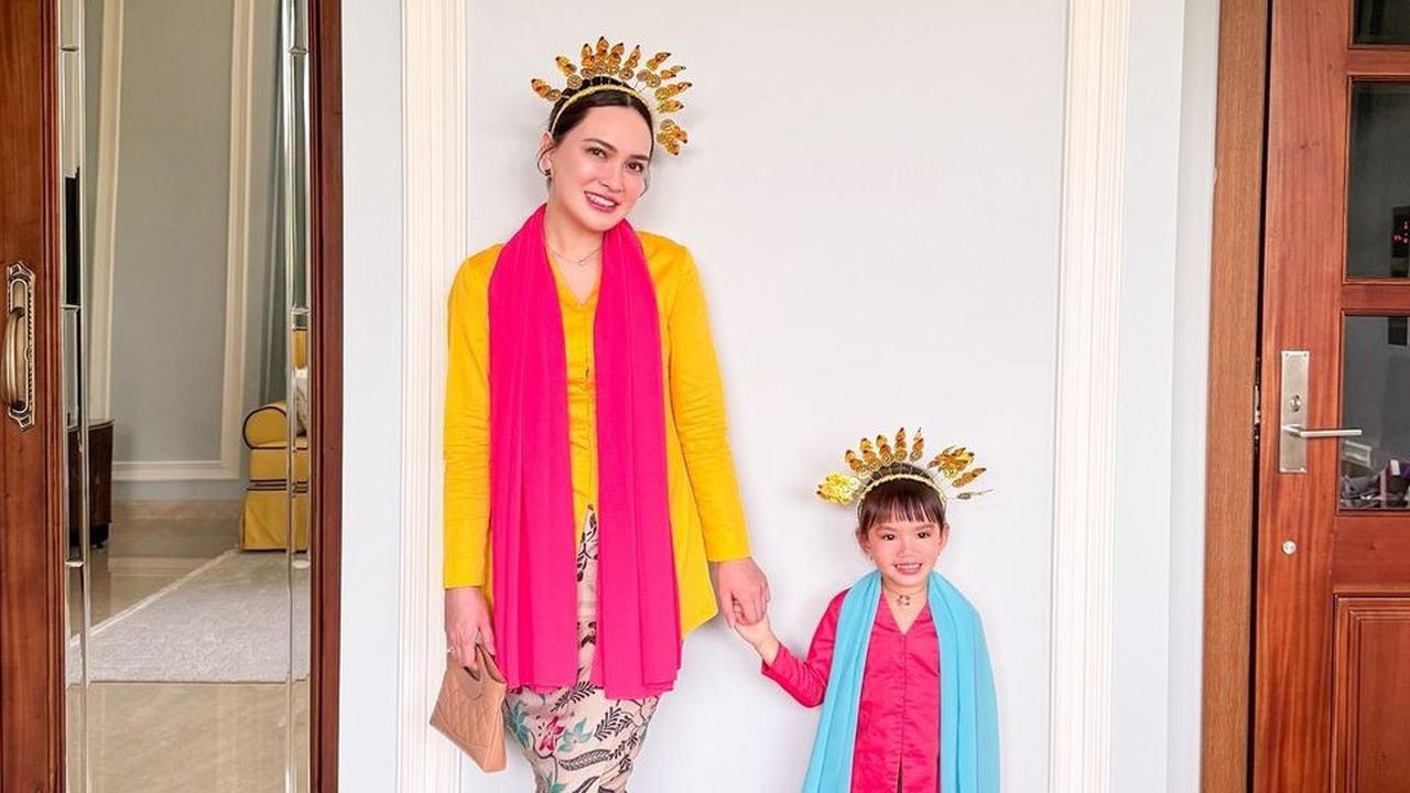 Pesona Cantik dan Menggemaskan Shandy Aulia dan Anaknya Claire di Acara Sekolah, Kompak Pakai Baju None Jakarta