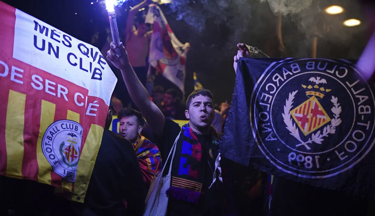 <p>Ini menjadi trofi kedua buat Barcelona di musim ini. Sebelumnya, Barcelona juga meraih trofi Piala Super Spanyol. (AP Photo/Joan Mateu Parra)</p>
