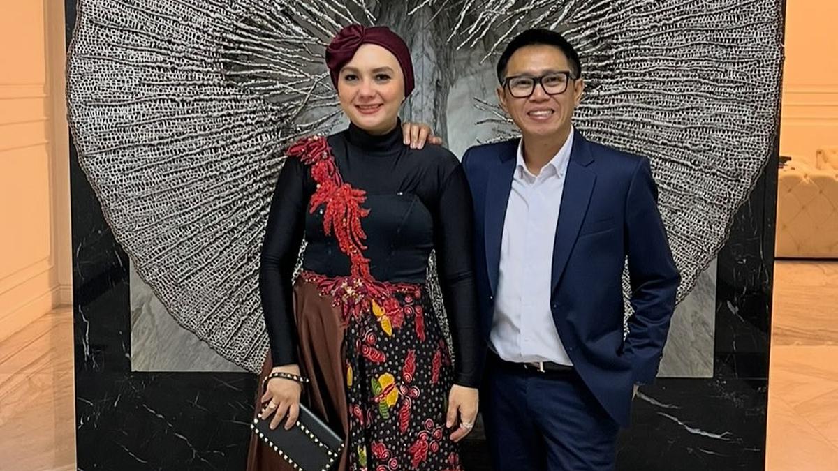 Potret Dapur Rumah Eko Patrio, Modern dan Rapi dalam Nuansa Monokrom