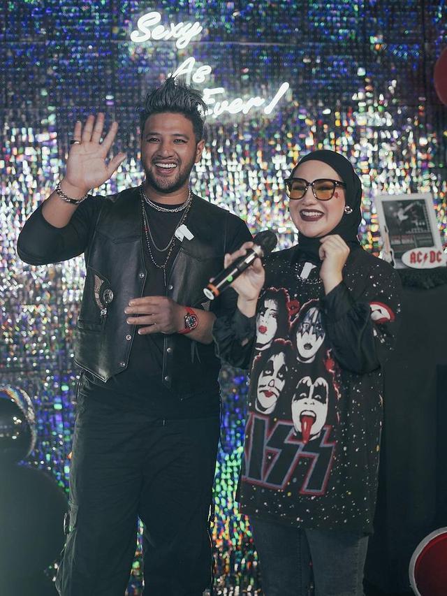 8 Potret Kompak Ammar Zoni dan Irish Bella Bergaya Rocker di Pesta Ulang Tahun