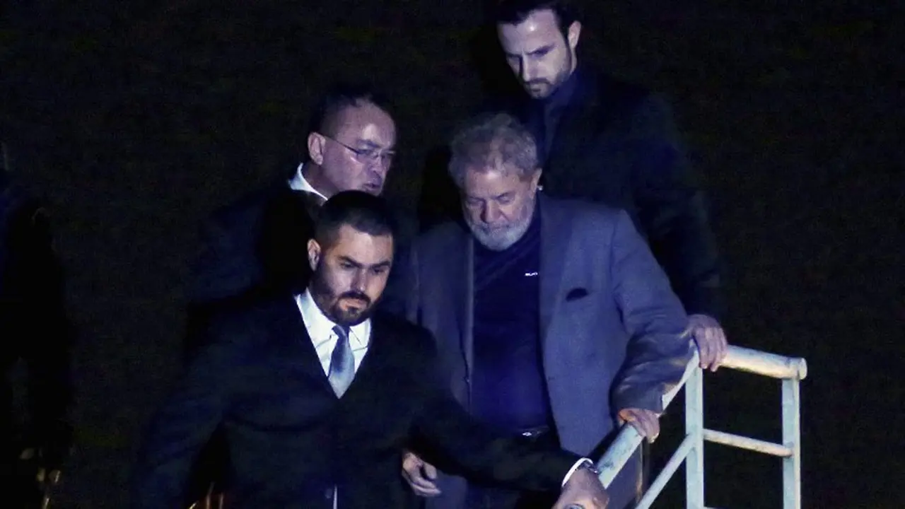 Banding Kasus Korups Ditolak, Eks Presiden Brasil Menyerahkan Diri