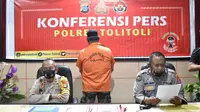 Konferensi pers Polres Tolitoli tentang pengungkapan kasus korupsi Dana Desa dengan tersangkan mantan Kades Tampiala, Kecamatan Dampal Selatan, Sabtu (23/01/2021). (Foto: Humas Polres Tolitoli).