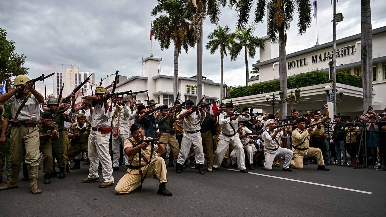 FOTO: Semangat Arek Suroboyo Menyala di Parade Surabaya Juang 2025