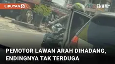Lawan arah kerap jadi pilihan pemotor saat macet maupun tujuan yang sudah dekat. Aksi lawan arah juga kerap memicu emosi pengendara lain yang patuh lalu lintas. Seperti pemotor yang lawan arah berikut ini, Nasib apes menimpanya usai pintu mobil halan...