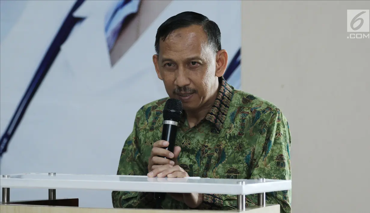Direktur RS EMC Sentul dr Hardjanto memberikan sambutan dalam bakti sosial operasi hernia di RS EMC Sentul City, Jawa Barat, Sabtu (21/4). RS EMC menggelar bakti sosial bekerja sama dengan Yayasan Karya Alpha Omega. (Liputan6.com/Herman Zakharia)