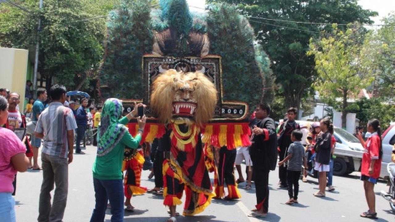 Kirab pusaka meriahkan penyambutan 1 Suro di Kediri