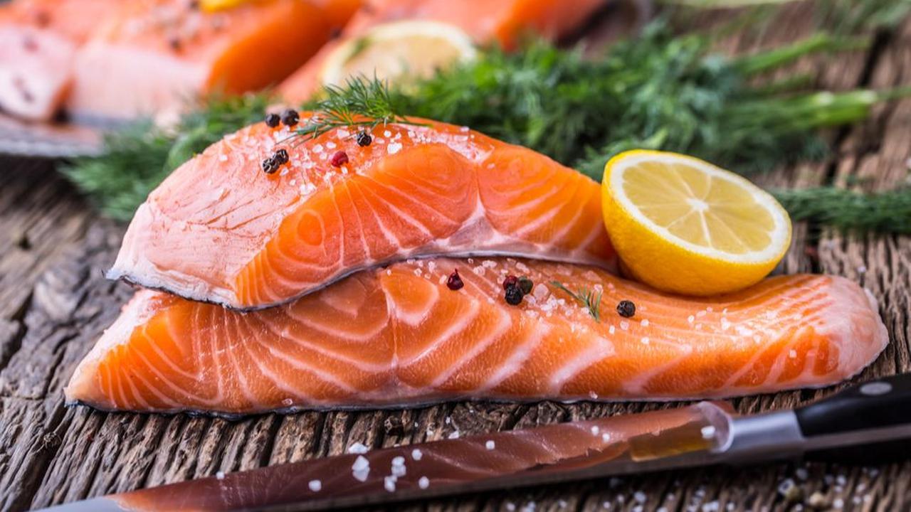 3. Ikan Salmon, Sumber Omega-3 dan Protein<br>