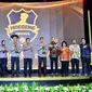 Kapolri Jenderal Listyo Sigit Prabowo bersama peraih penghargaan Hoegeng Awards 2022 dan Dewan Juri saat menghadiri acara Hoegeng Awards 2022 di Gedung The Tribrata, Jakarta Selatan, Jumat (1/7/2022). (Ist)