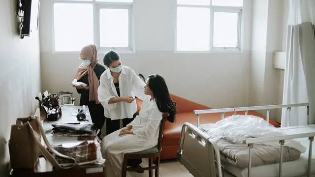 Potret akad nikah Ralf Morscheck dan Anisa Farida Amalia di rumah sakit