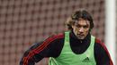2. Paolo Maldini - Semua gelar bergengsi sudah dimiliki bek kiri bersama AC Milan. Mulai dari gelar Liga Champions hingga gelar juara dunia antar klub. (AFP/Glyn Kirk)