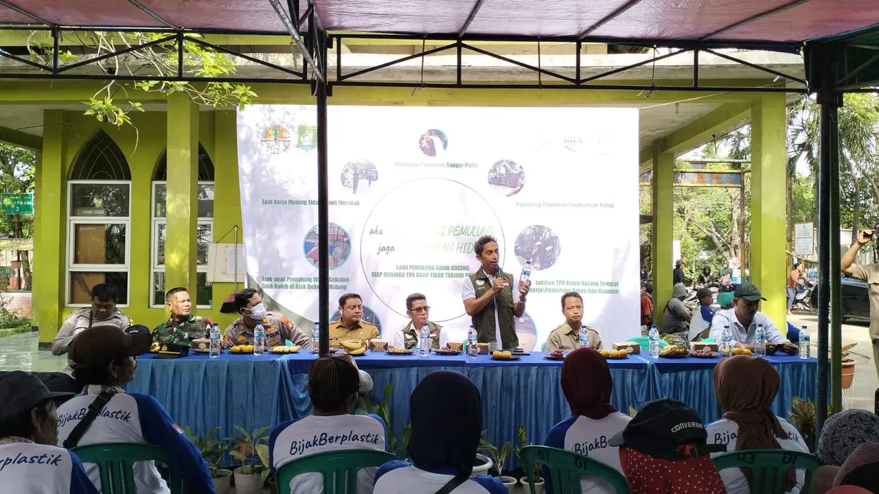Sebanyak 300 pemulung mengikuti pelatihan Keselamatan dan Keamanan Kerja (K3) di TPA Rawa Kucing, Kota Tangerang, Banten, Senin (15/1/2024).  (Liputan6.com/ ist)