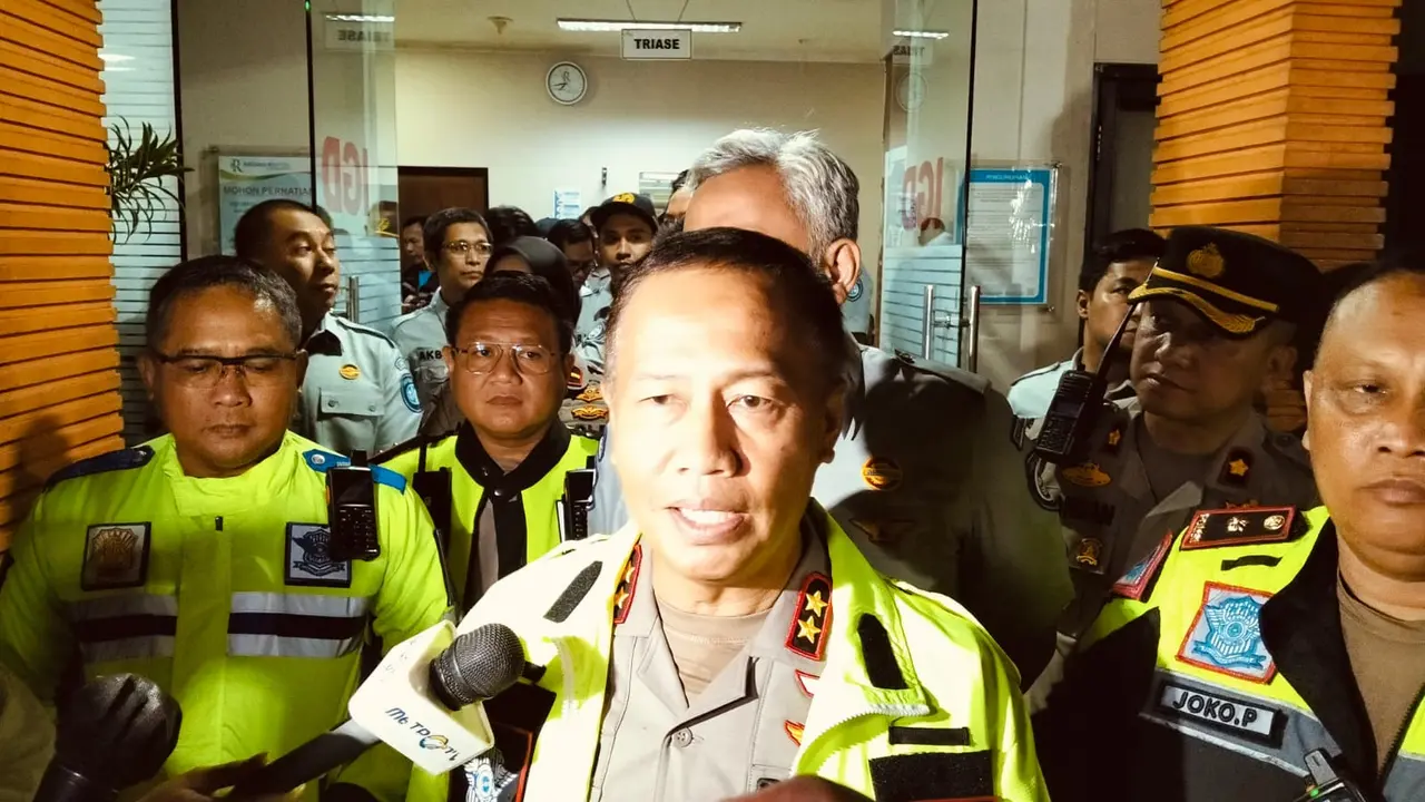 Kakorlantas Polri Tinjau Korban Kecelakaan Beruntun Tol Cipularang di RS Purwakarta