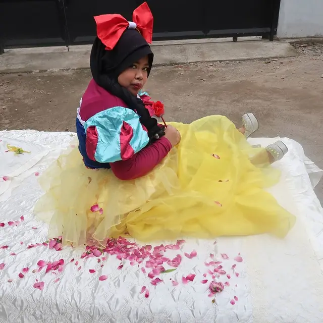 7 Potret Kekeyi Cosplay Jadi Sleeping Beauty Ini Curi Perhatian
