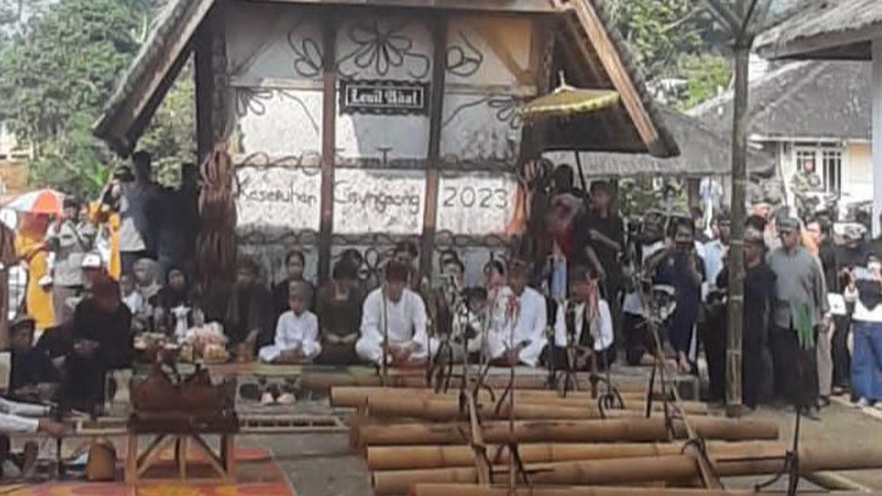 Meriahnya Tradisi Seren Taun Kasepuhan Cisungsang, PJ Gubernur Ungkap Sensasi Bawa Padi ke Lumbung