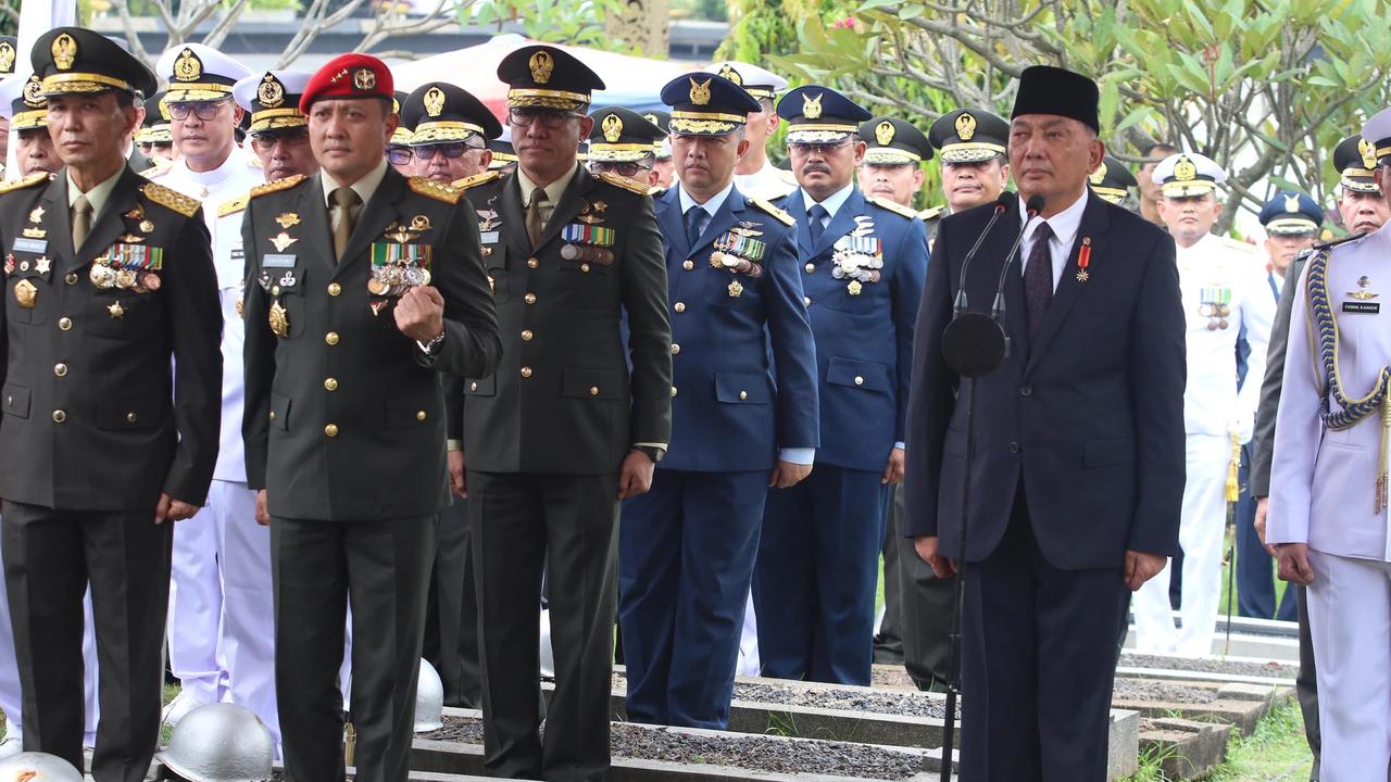 FOTO: Pemakaman Militer Juwono Sudarsono di TMP Kalibata