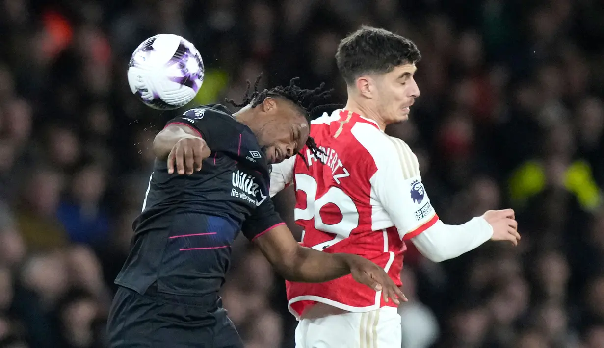 Kemenangan Arsenal atas Luton Town dibuka di menit ke-24 lewat aksi Martin Odegaard. (AP Photo/Frank Augstein)