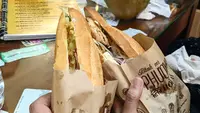 5 Kuliner Vietnam yang Wajib Diicip, Banh Mi hingga Banh Cuon. Foto: Liputan6.com/Ade Nasihudin.