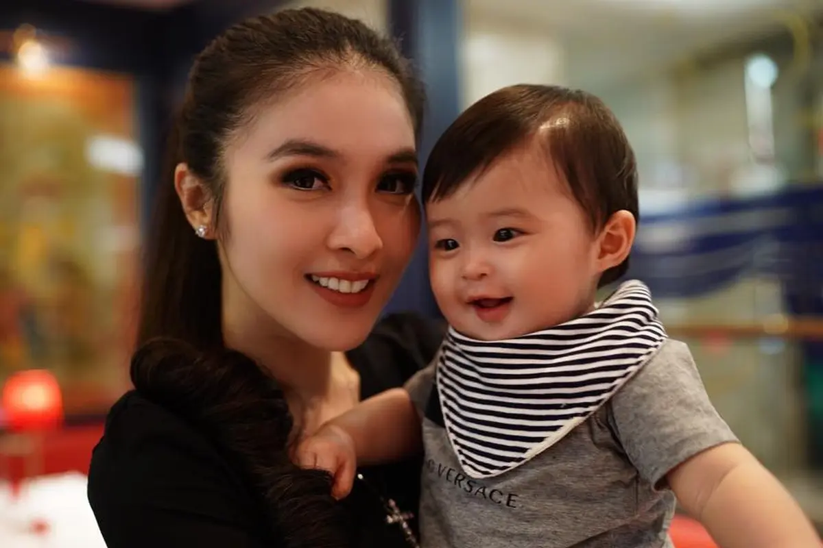 [Fimela] Sandra Dewi