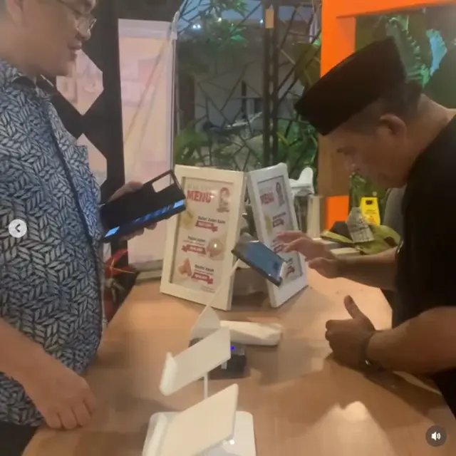 Potret Warung Bubur Ayam Harry De Fretes Bintang Lenong Rumpi (Instagram harrydefretes)