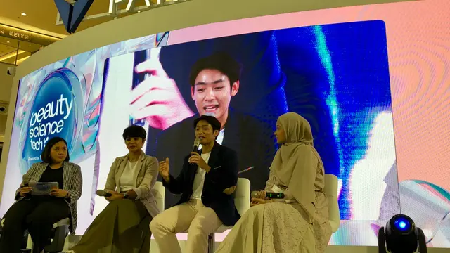 Sesi Talkshow The Future is Conscious Beauty di Jakarta