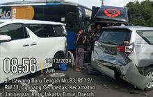 Kecelakaan Beruntun di Tol Dalam Kota, Alphard & Innova Ringsek