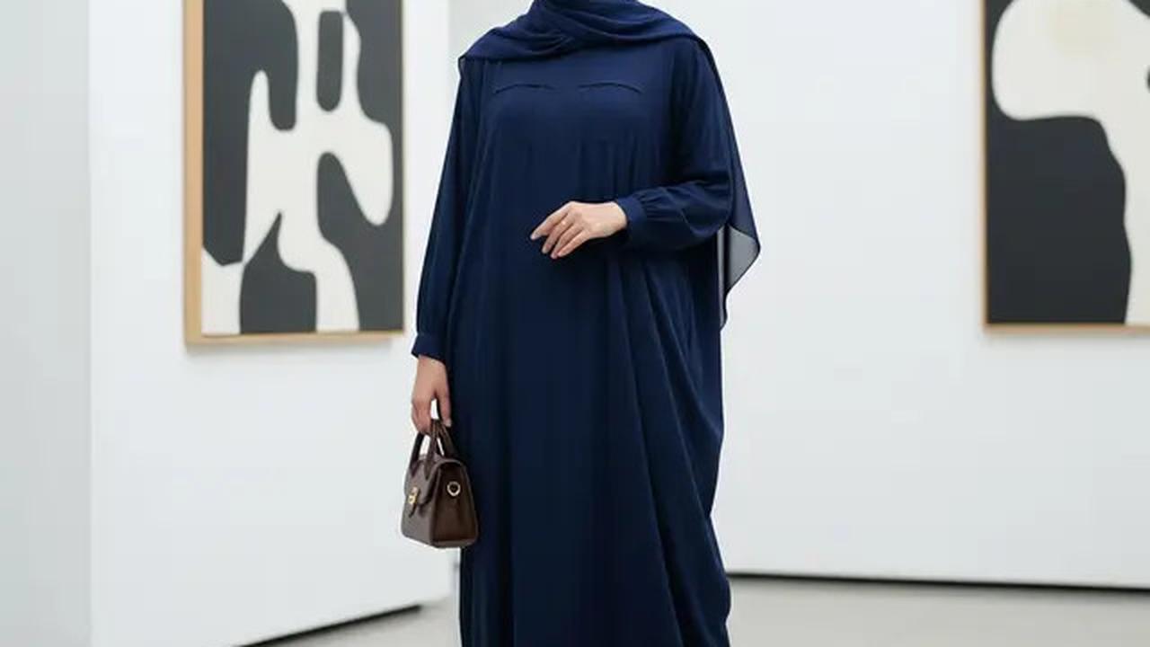 7 Trik Memilih Warna Gamis Sesuai Warna Kulit, Biar Enggak Salah Kostum