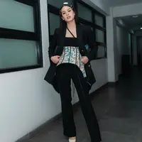 maudy ayunda blazer /copyright instagram/ maudyayunda