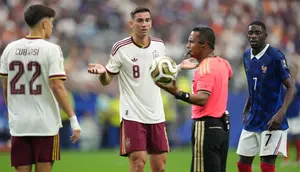 Wasit Batalkan Tendangan Bebas Jadi Polemik Spanyol vs Prancis