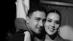 Raisa mengucapkan terima kasih kepada Hamish Daud karena waktu yang telah diberikan dan menjadi support system dalam kehidupan serta pekerjaannya. Meski memiliki latar belakang yang berbeda, keduanya saling mendukung satu sama lain. (Instagram/raisa6690)