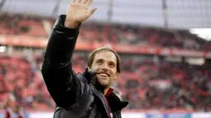 Cerianya pelatih Mainz 05 Thomas Tuchel jelang laga lawan Bayer Leverkusen di Bay Arena, 24 Oktober 2010. Mainz unggul 1-0. AFP PHOTO / ROLF VENNENBERND
