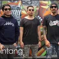 Ringgo Agus Rahman menyukai musik sejak lama, tetapi untuk tampil dalam bentuk sebuah band, pertama kalinya ia belajar dari The Cash.