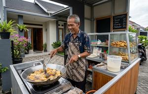 Ide Usaha Ringan untuk Pensiunan 60 Tahun (created by AI)