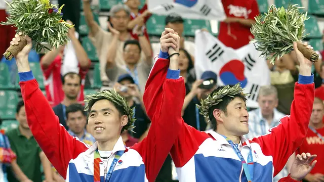 Kim Dong-Moon (kiri) dan Ha Tae-kwon, Olimpiade 2004. (AFP/Goh Chai Hin)