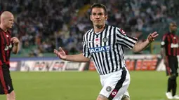 Selebrasi gol dari gelandang Udinese, Gaetano D'Agostino ketika menghadapi AC Milan di ajang Serie A pada 16 Mei 2009 di Udine. AFP PHOTO/ANTEPRIMA