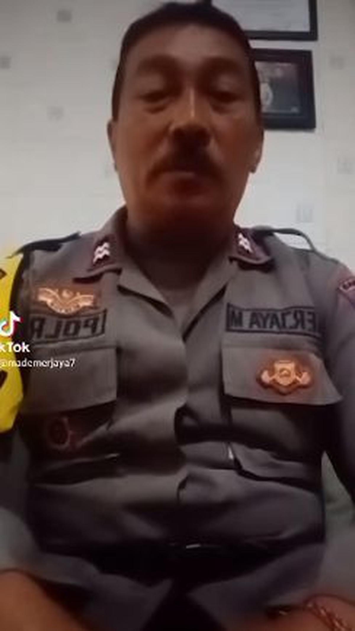 "Saya ngga mengerti apa syarat dari kriteria khusus," lanjutnya. <br>
