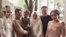 Presenter dan pemeran Billy Syahputra mengaku sedih saat melihat mantan kekasihnya Syahnaz Sadiqah menikah. Adik Raffi Ahmad itu resmi dipersunting Jeje Govinda pada 21 April silam. (instagram)