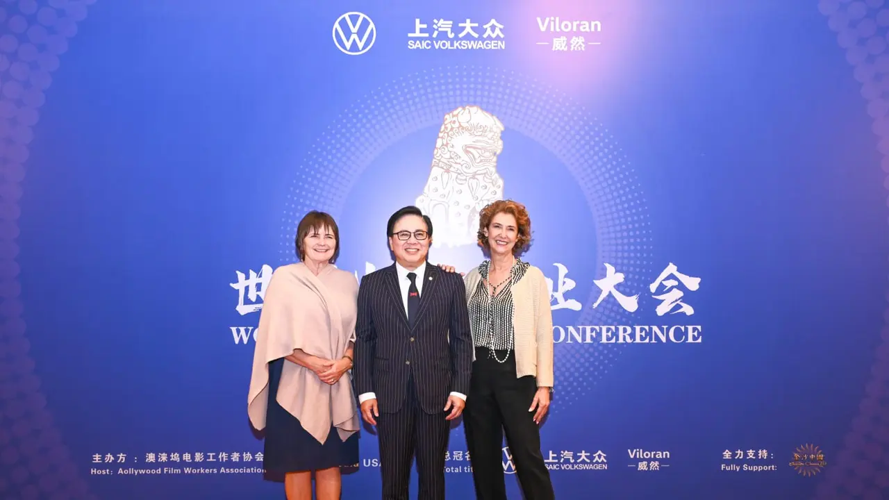 Dr. Wilfred Wong, Chairman of HK Film Development Council with Catherine Fitzgerald (NZ Film Festival) and Deborah Gabinetti (Balinale) (istimewa)