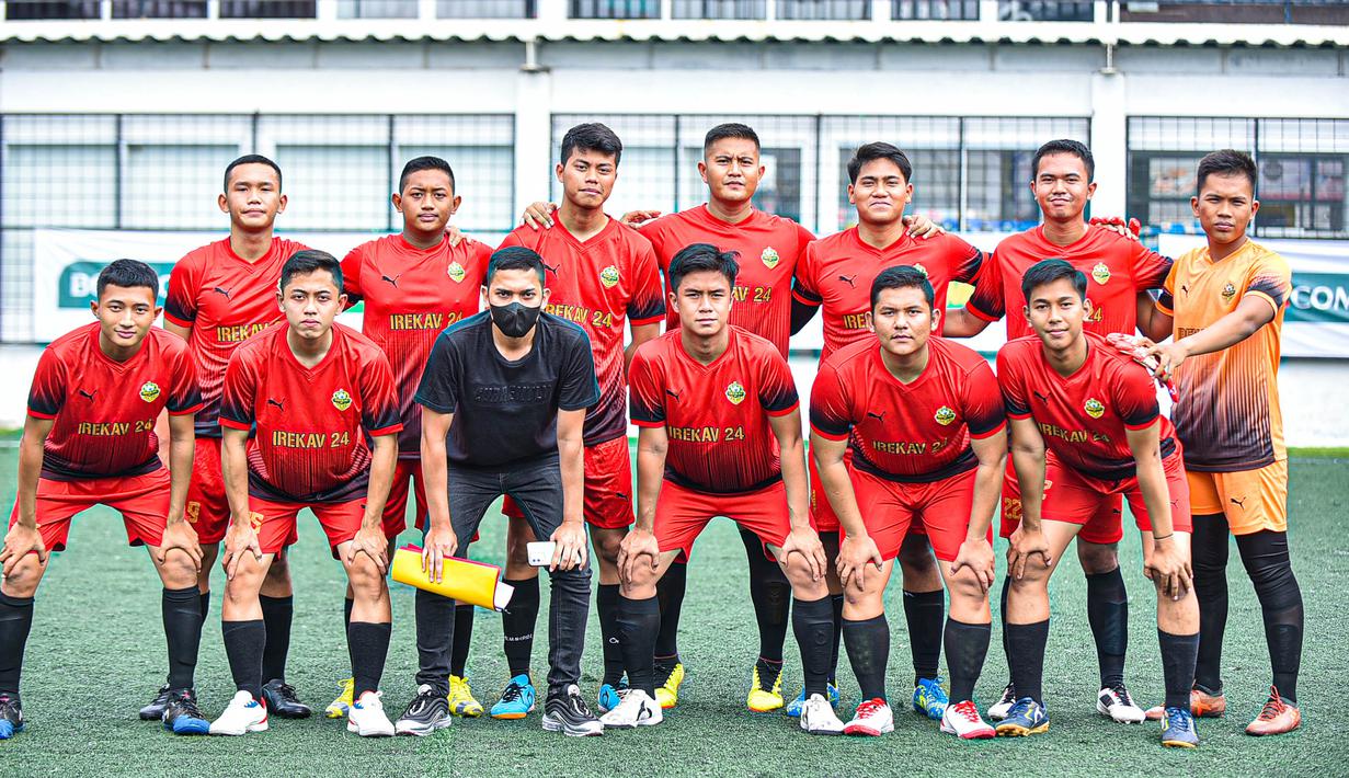 Sementara Bhara FC yang masih menunggu kepastian kelolosannya ke perempatfinal berada di perigkat ke-3 Grup A dengan koleksi 2 poin, sama dengan raihan Kawanan FC yang ada di peringkat ke-4. Namun Bhara FC memiliki selisih gol yang lebih baik yaitu 7-9 (minus 2) berbanding milik Kawanan FC dengan 5-10 (minus 5). (Dok. Bola Sunday League)