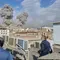 Orang-orang menyaksikan kepulan asap membubung di langit Teheran, Iran, setelah terjadinya ledakan, Sabtu (28/2/2026) akibat serangan Israel dan Amerika Serikat. (Dok. AP)