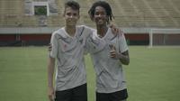Dua pemain Timnas Indonesia U-16, Victor Jonson (kanan) dan Ronaldo Kwateh. (PSSI).