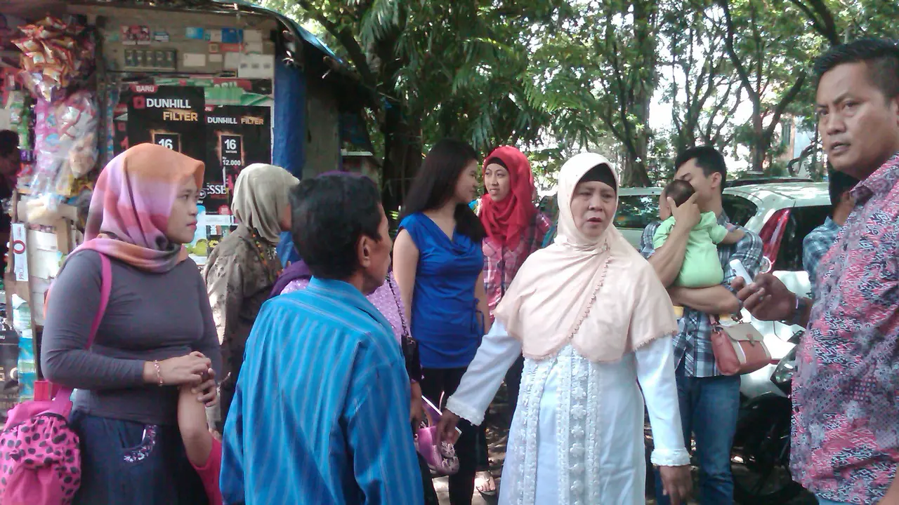 Sidang Ibu Titin yang Digugat Anak Dihadiri Teman-teman Pengajian