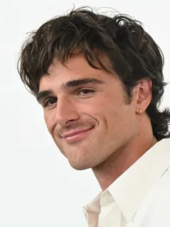Jacob Elordi, aktor Amerika Serikat menghadiri karpet merah untuk film “Frankenstein” yang ditayangkan dalam kompetisi di Venice International Film Festival ke-82 pada 30 Agustus 2025. (Foto: Stefano RELLANDINI / AFP)
