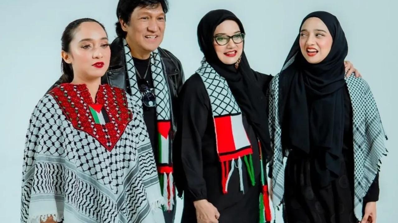 Dekat Banget, Intip Potret Kenangan Marissa Haque bersama Kedua Anaknya